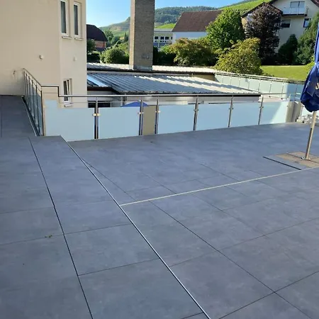Gruener Baum 3*